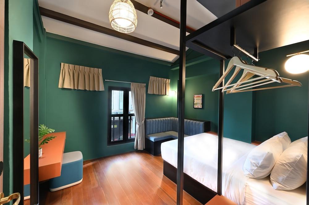 Dream Chaser Boutique Capsule Hotel Room Type - Deluxe room with shared bathroom