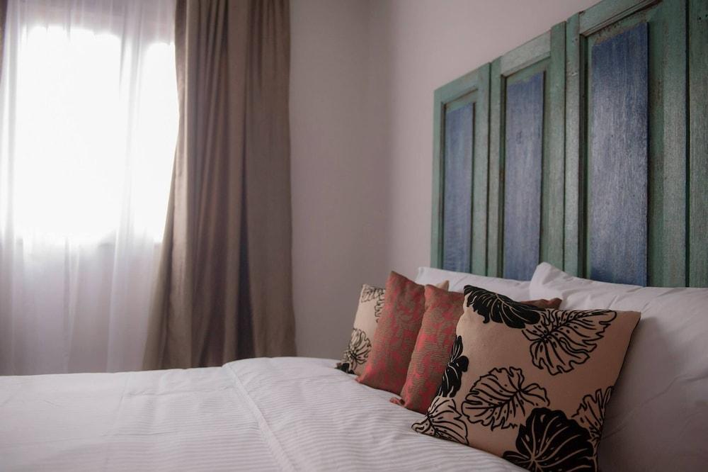 Redstone Boutique Hotel Kuala Lumpur - Tap to explore photos
