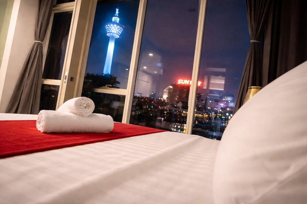 Sidemen Suites at Platinum KLCC Room Type - Deluxe Suite, 1 King Bed, City View, Tower