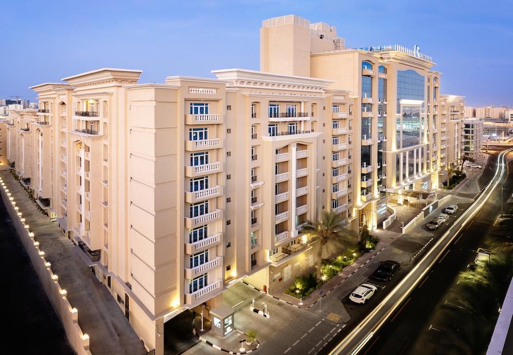 Riviera Rayhaan by Rotana Doha - Tap to explore photos