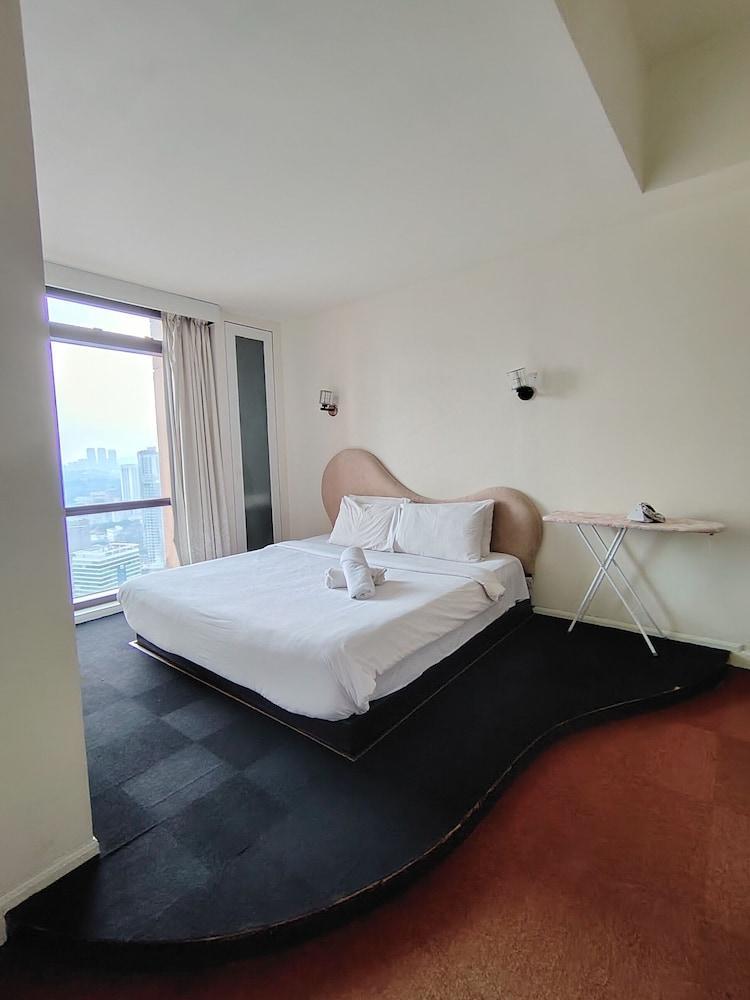 BERJAYA TIMES SQUARE SERVICE RESIDENCES Room Type - Traditional Apartment, City View