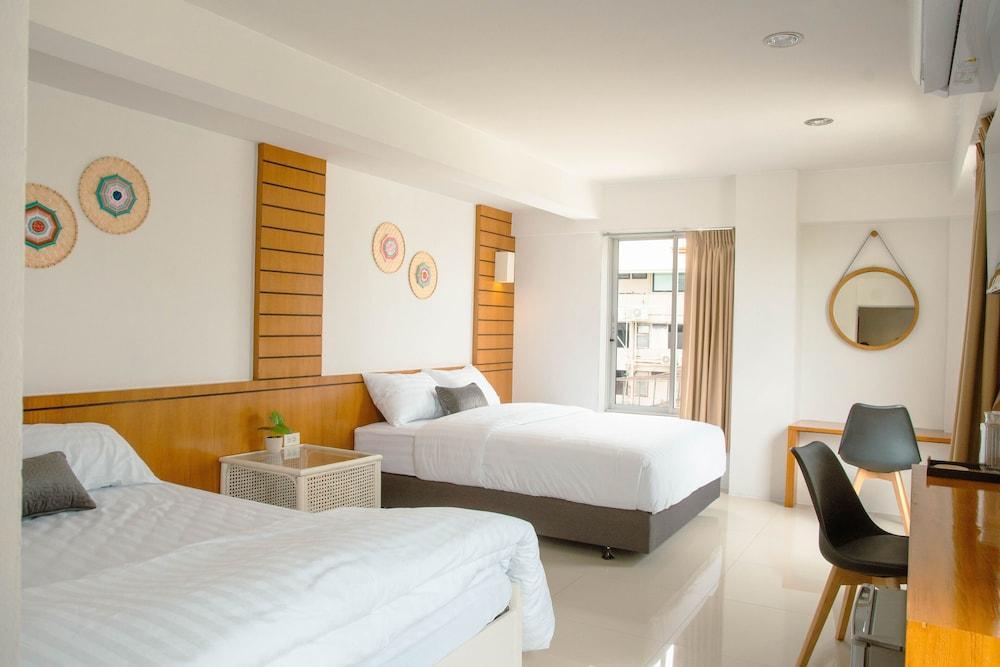 Alley and Pier Room Type - Family Room