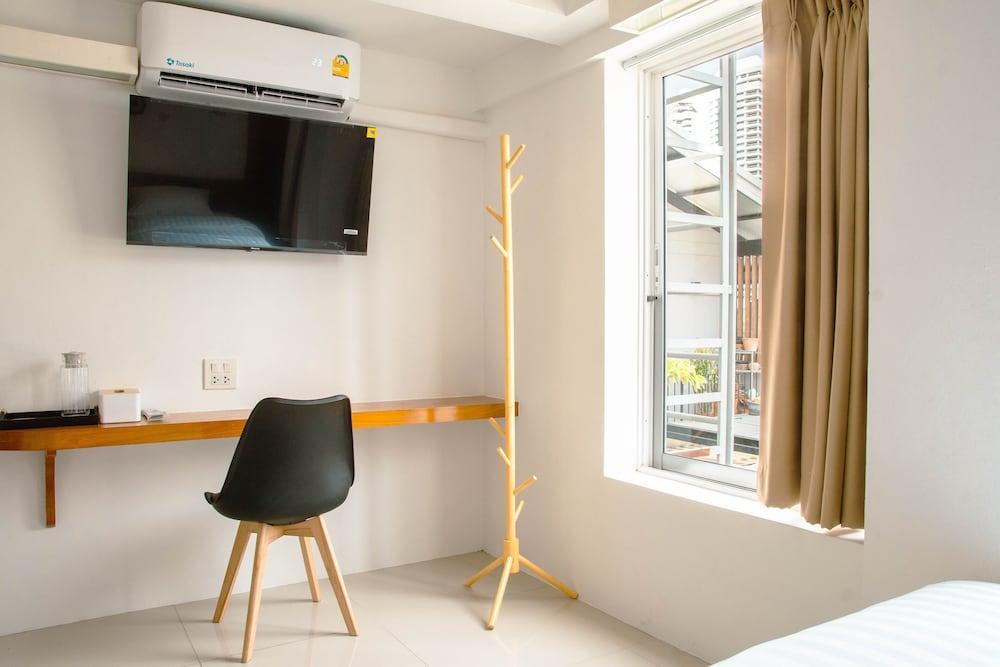 Alley and Pier Room Type - Deluxe Twin Room