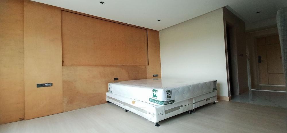 The 9 Residence Hotel Room Type - Deluxe King Room