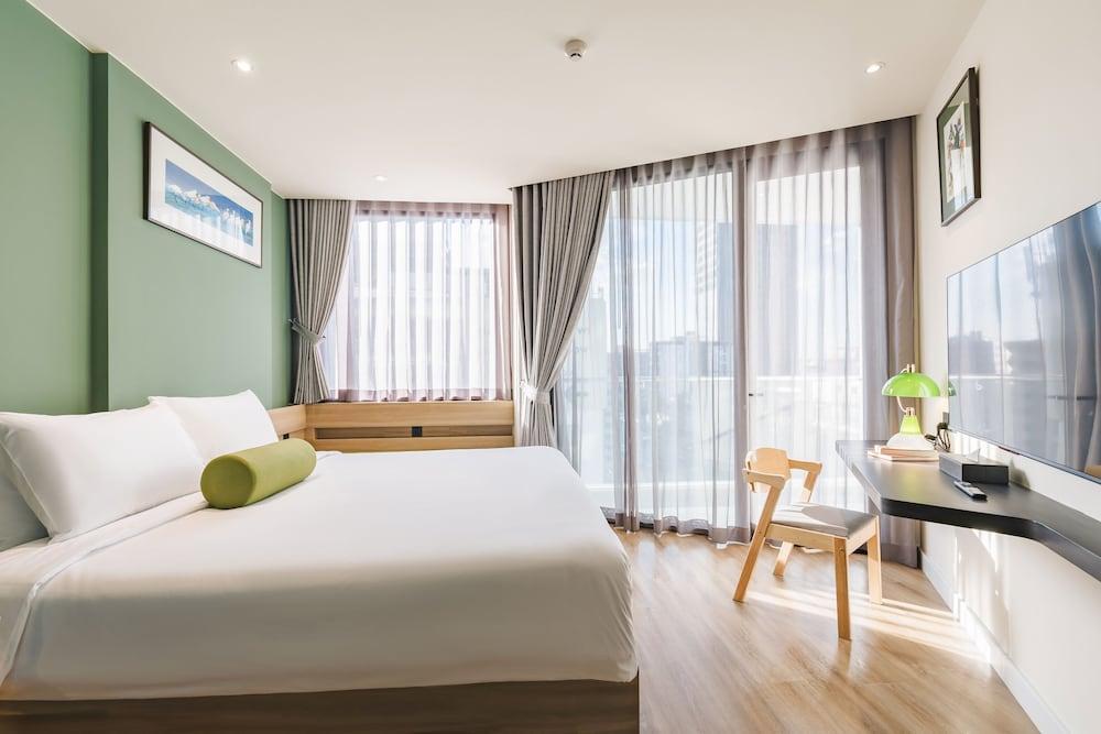 MO Hotel Bangkok Room Type - Deluxe Double Room, 1 Double Bed, Balcony, City View MO Hotel Bangkok Room Type - Deluxe Double Room, 1 Double Bed, Balcony, City View