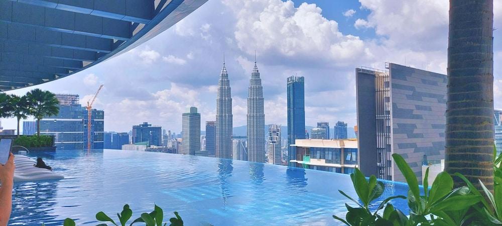 Eaton KLCC Suites By Elite - Tap to explore photos