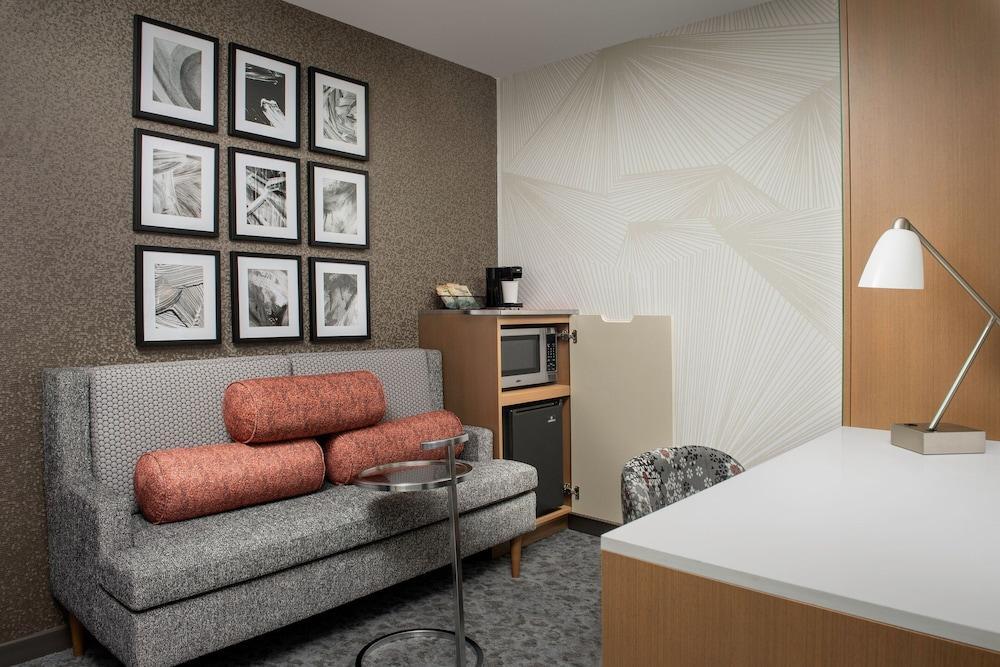 SpringHill Suites by Marriott New York Queens - Tap to explore photos