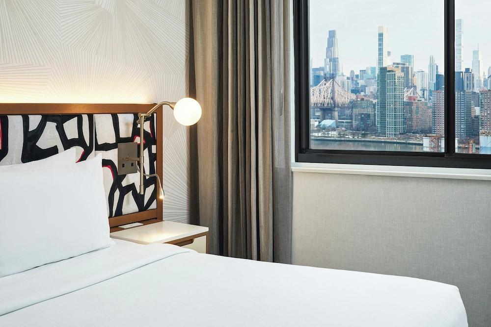 SpringHill Suites by Marriott New York Queens Room Type - Suite, 1 King Bed, City View