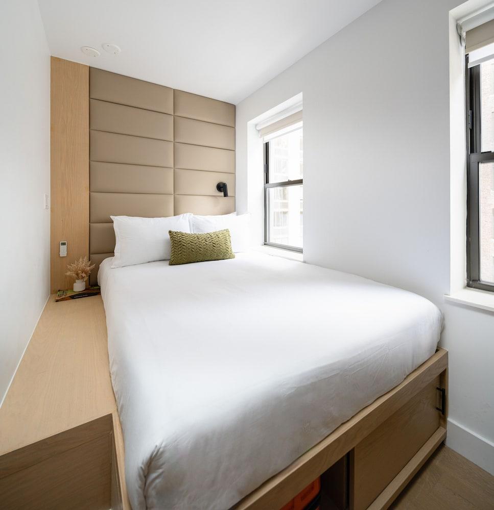 Little Charlie Hotel Room Type - Superior, Full-Size Elegance Escape in Midtown
