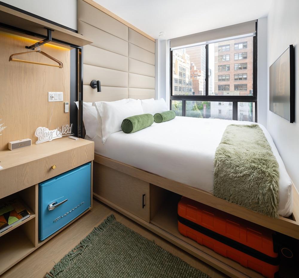 Little Charlie Hotel Room Type - Midtown Serenity King Room