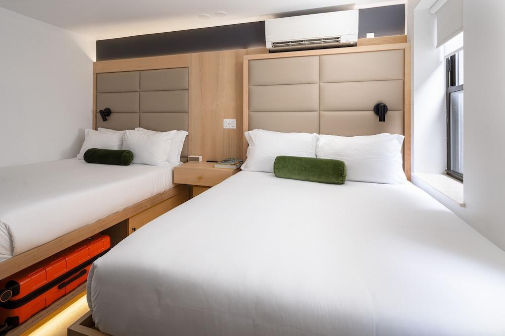 Little Charlie Hotel Room Type - Majestic Midtown Escape: 2 Queens
