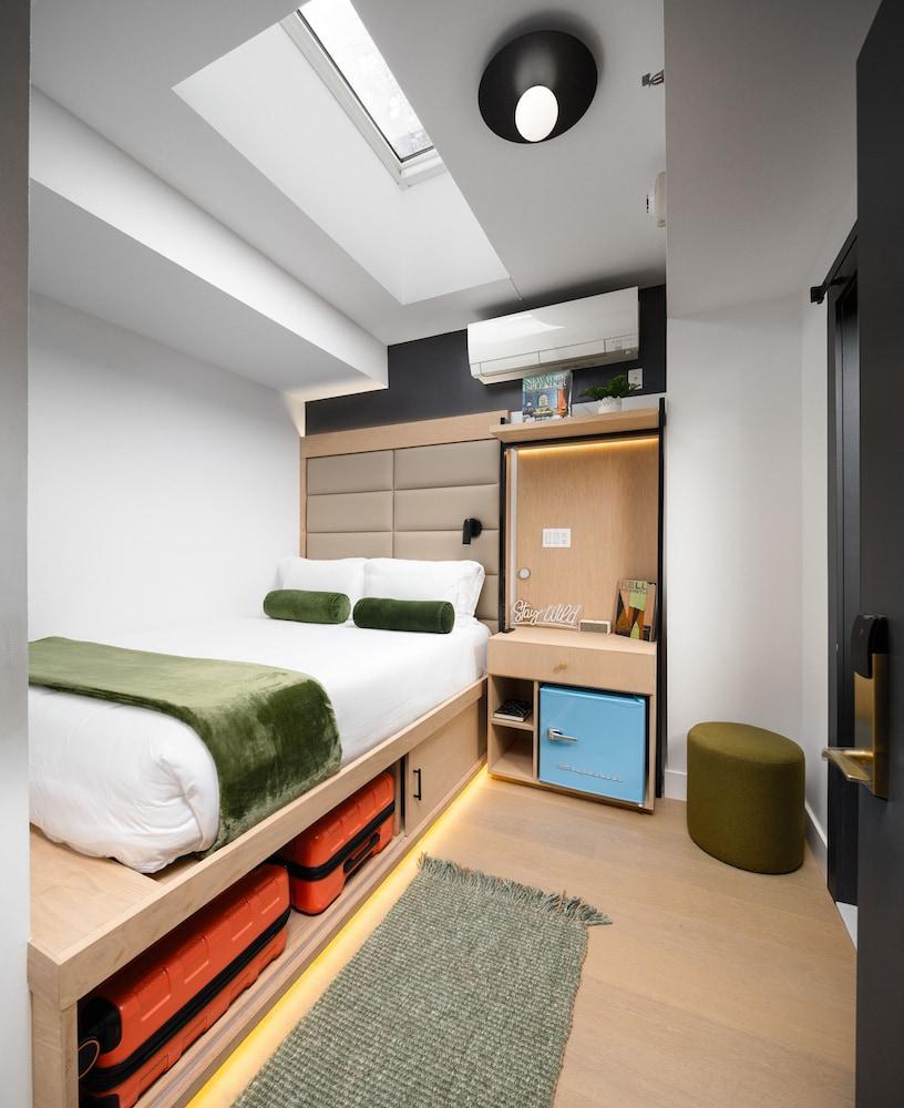 Little Charlie Hotel Room Type - Basic Double Room, 1 Queen Bed, Accessible