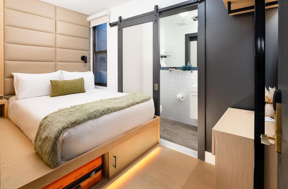 Little Charlie Hotel Room Type - Full-Size Elegance Escape in Midtown
