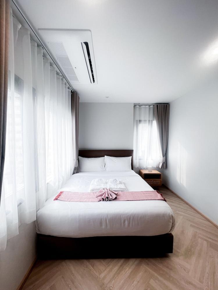 SO Zen Hotel Silom Bangkok Room Type - Basic Room, 1 Queen Bed, Non Smoking