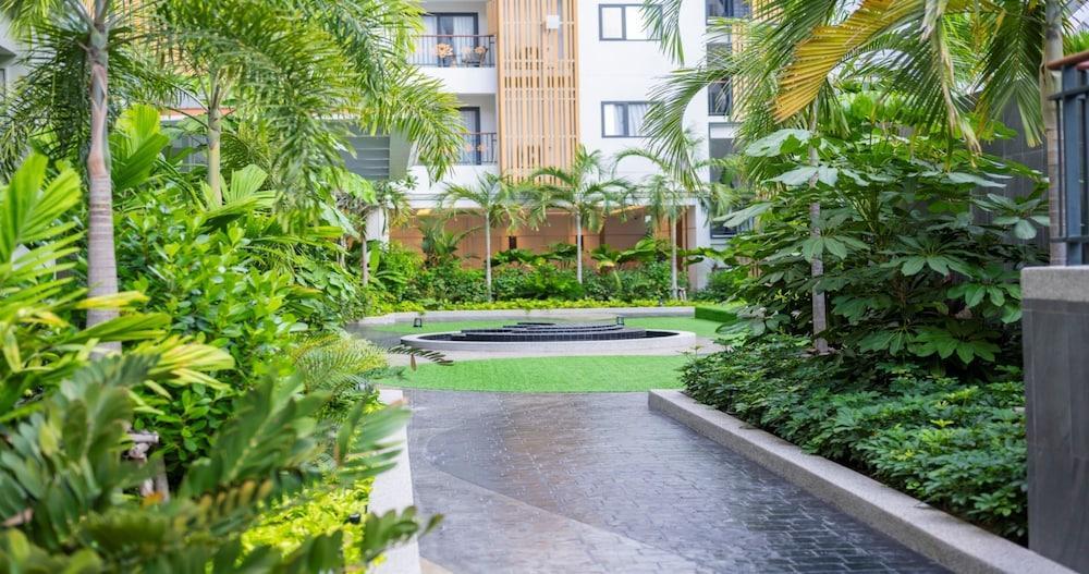 Wyndham Jomtien Pattaya - Tap to explore photos
