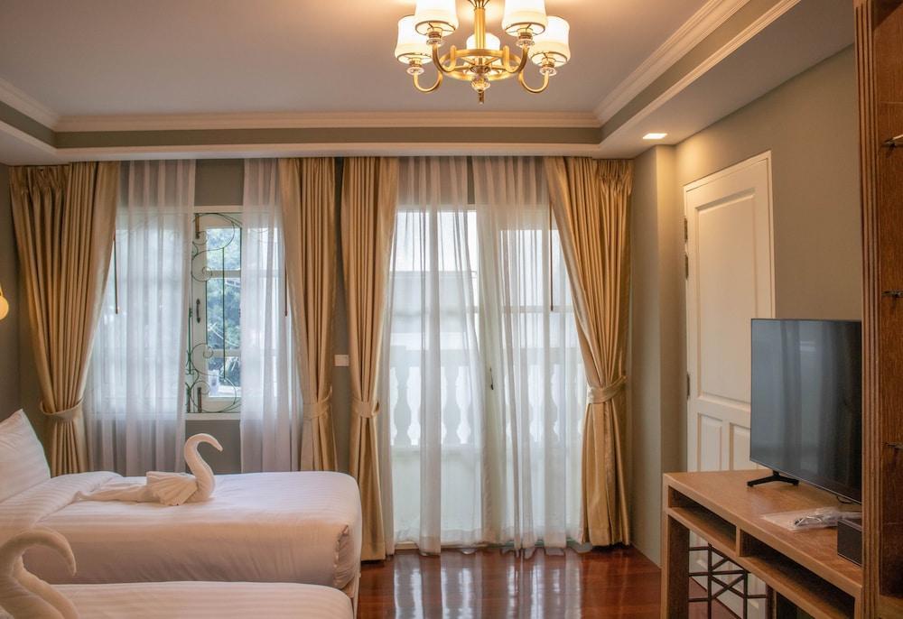 siri grand bangkok hotel Room Type - Deluxe Twin Room