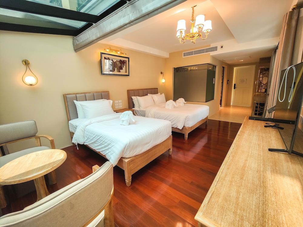 siri grand bangkok hotel Room Type - Deluxe Triple Room, Accessible