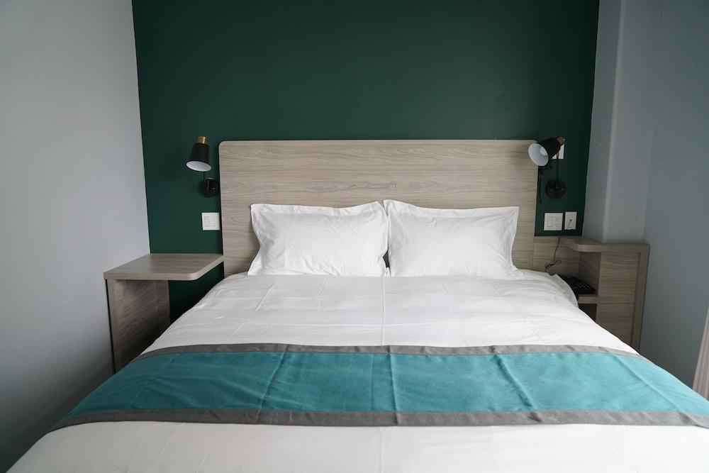 Starlight Hotel Room Type - Deluxe Studio Suite