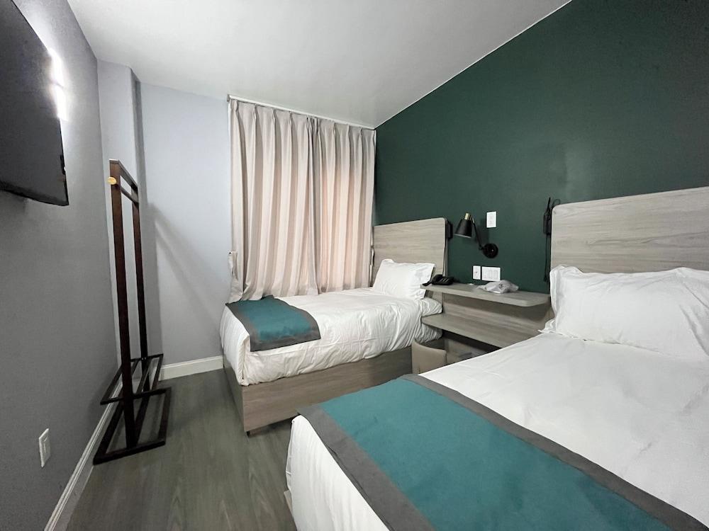 Starlight Hotel Room Type - Comfort Twin Room