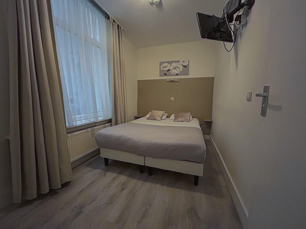Kooyk Hotel Room Type - Basic Double Room, 1 Double Bed