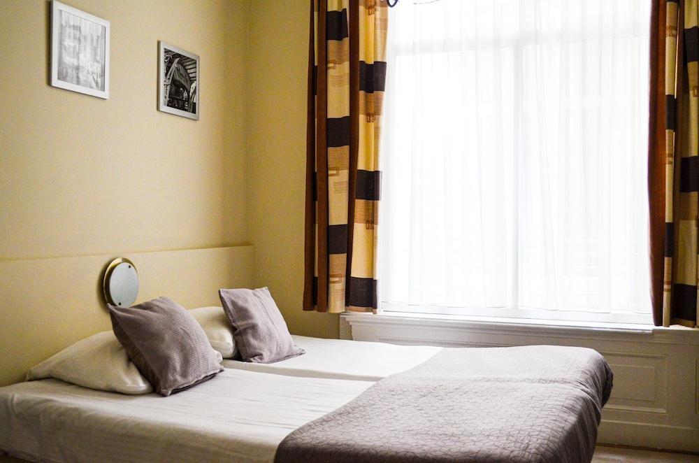Kooyk Hotel Room Type - Twin Room, Shared Bathroom