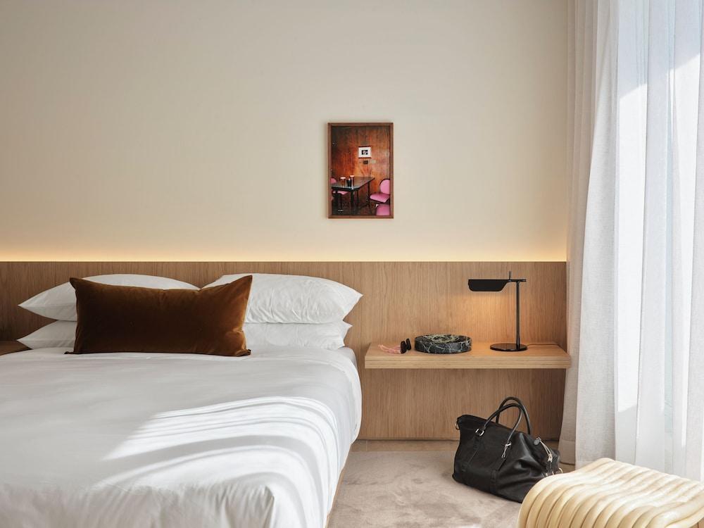Oxford House Room Type - Oxford Deluxe Room