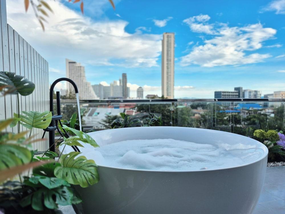 HT9 HOTEL Room Type - 2 Bedroom Grand Tropical