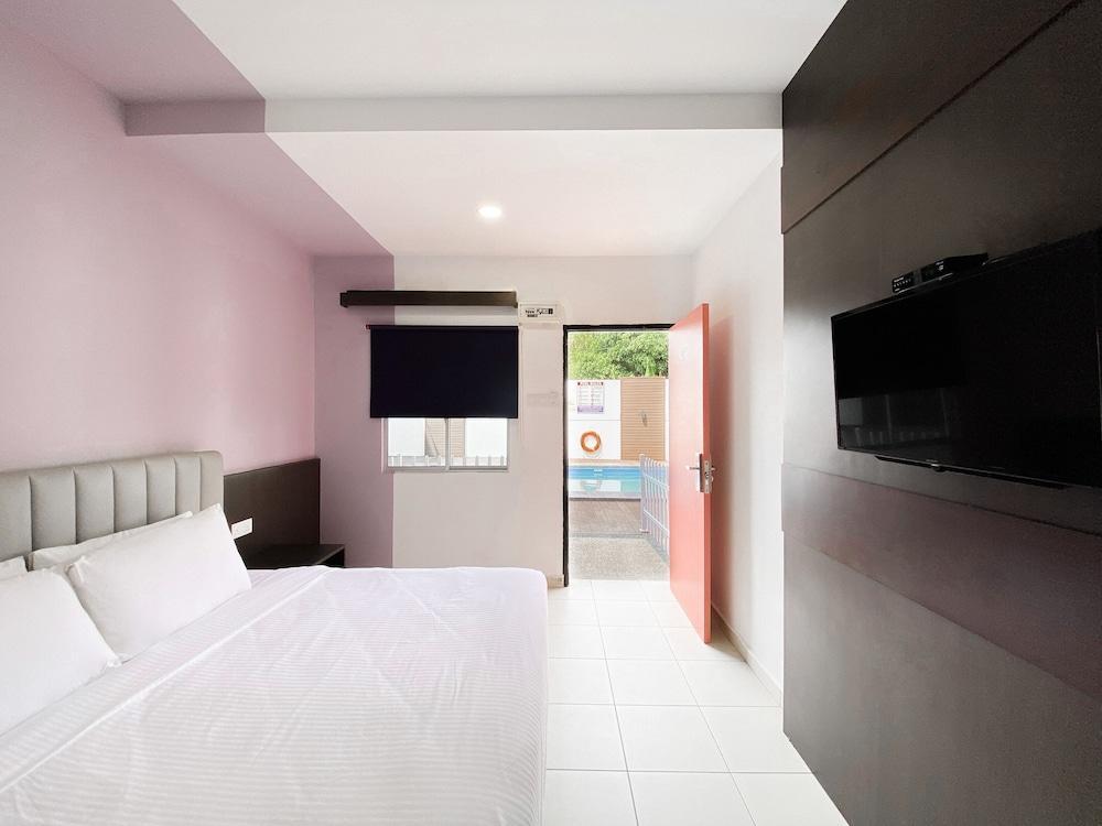 The Concept Hotel Langkawi Room Type - Exclusive Room, 1 King Bed, Pool View
