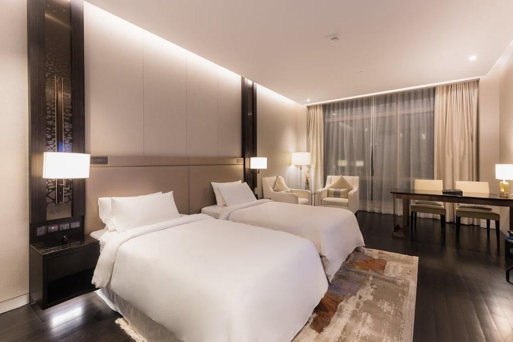Opus BT Room Type - Deluxe Room