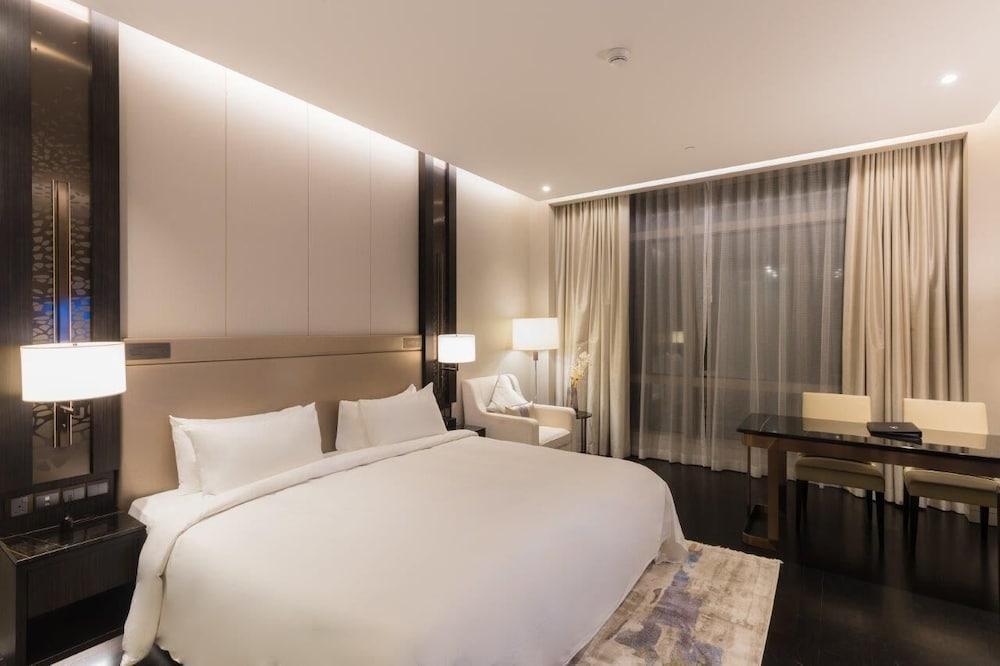 Opus BT Room Type - Deluxe Room