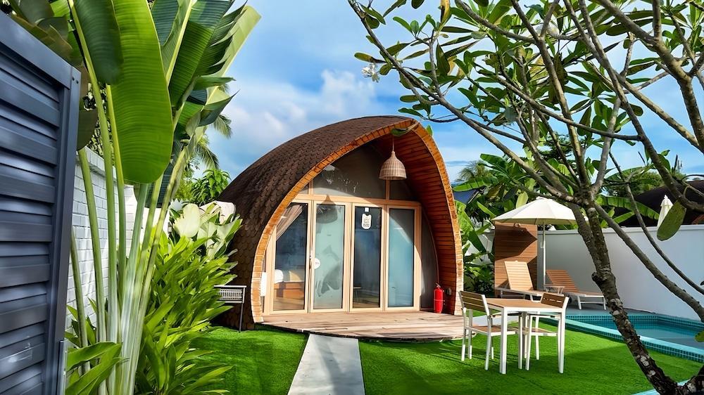 Found Mansion Room Type - Pool View Room with Private Pool