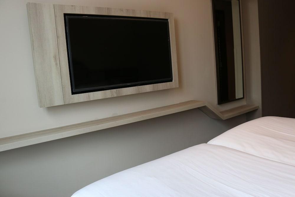 Aqueen Prestige Hotel Lavender - Tap to explore photos