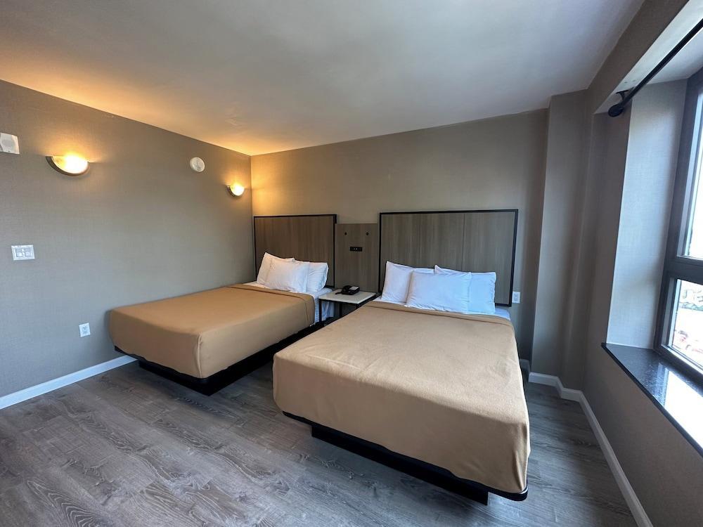 Regal Inn & Suites New York LaGuardia Hotel - Tap to explore photos