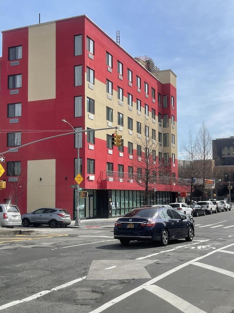 Park Bliss Hotel Bronx - Tap to explore photos