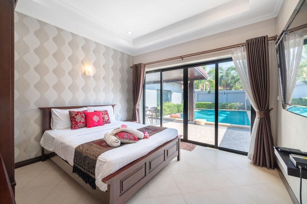 Private pool 3BDR villa beach at 200m Room Type - Family Villa