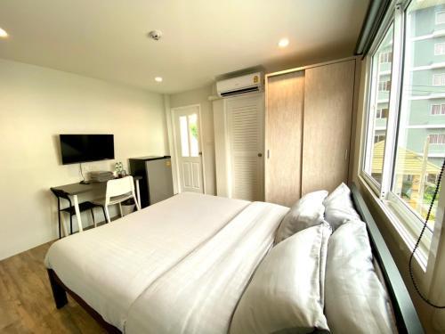 Aree House Poshtel - Tap to explore photos
