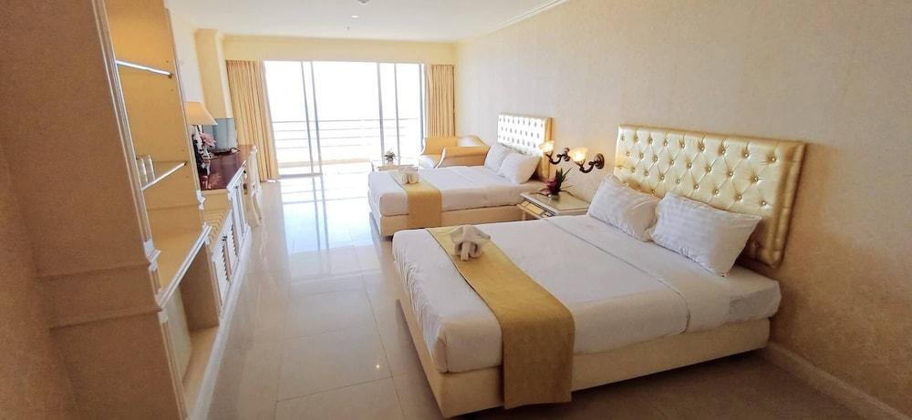 Adriatic Palace Hotel Pattaya - Tap to explore photos