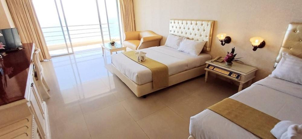 Adriatic Palace Hotel Pattaya Room Type - Deluxe Double or Twin Room