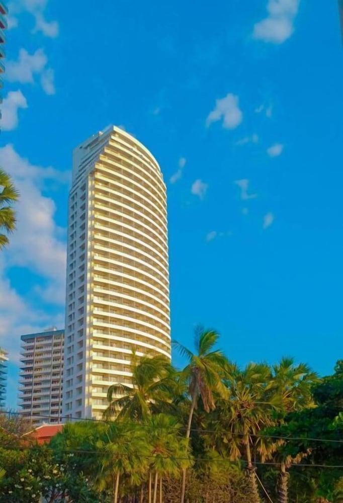 Adriatic Palace Hotel Pattaya - Tap to explore photos