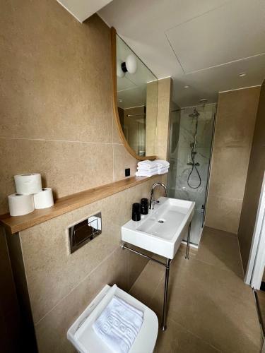 Hotel Amiral Fondary Room Type - Superior Triple Room Hotel Amiral Fondary Room Type - Superior Triple Room