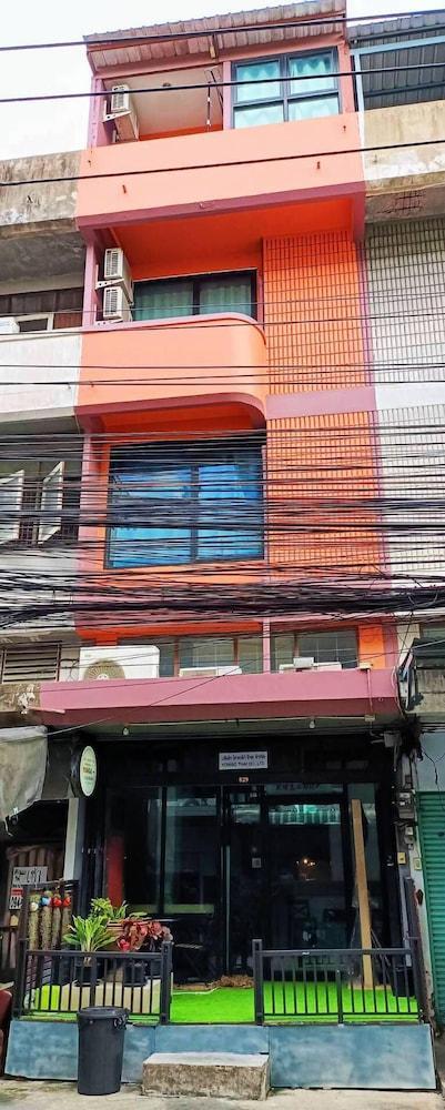 Yowgo Guesthouse - Tap to explore photos