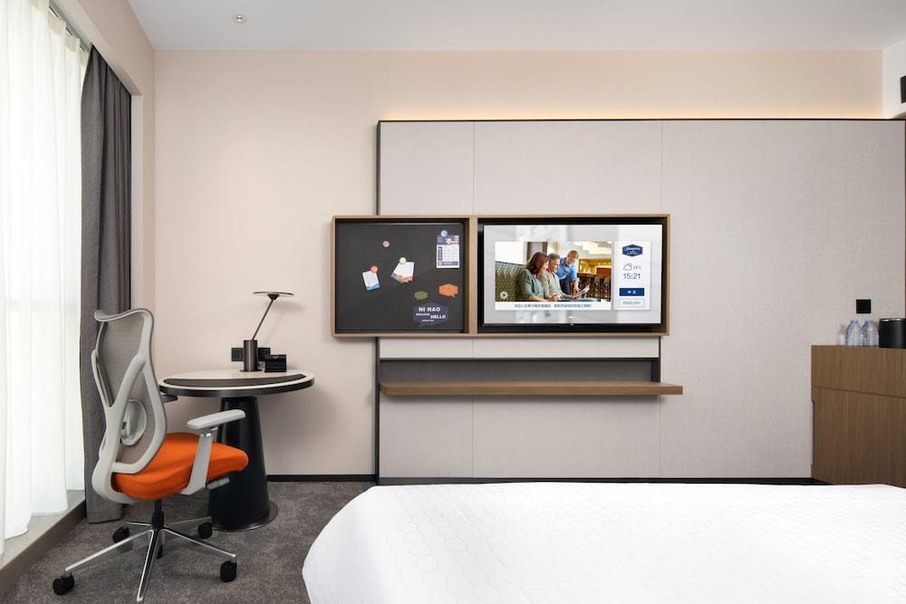 Hampton by Hilton Renhe Baiyun Airport - Tap to explore photos