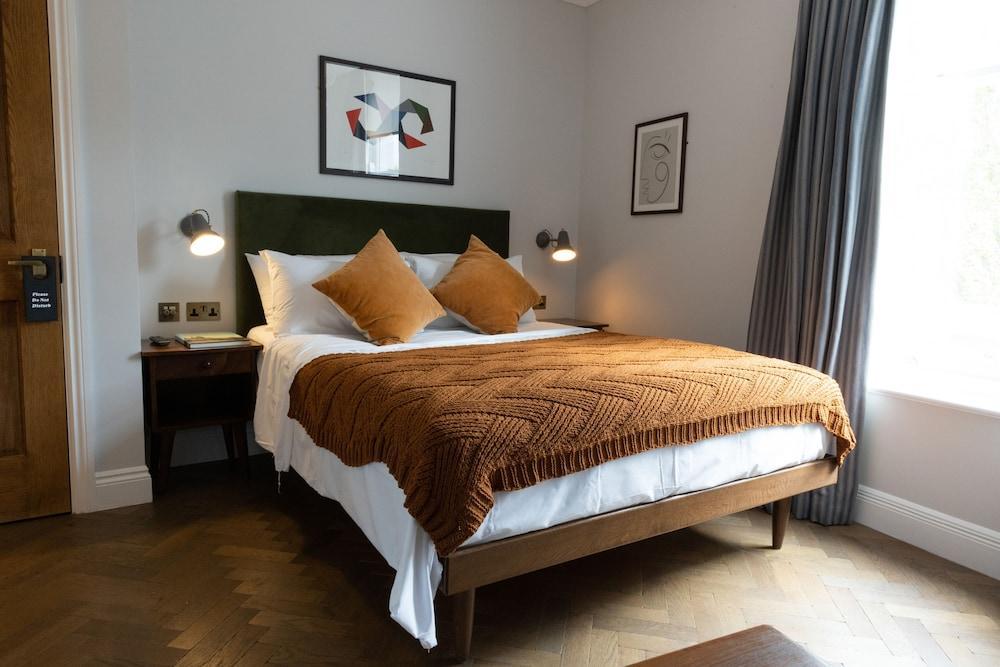 THE KNIGHT OF NOTTINGHILL