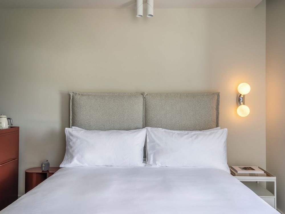 The StandardX, Melbourne Room Type - Premium Room, 1 King Bed