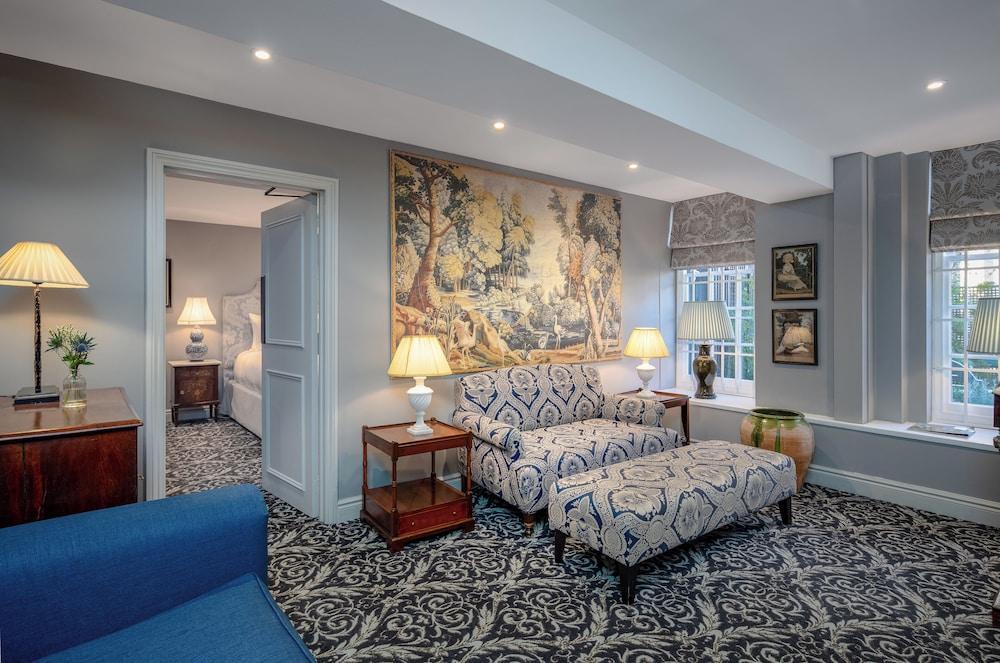 No. 30 Knightsbridge Room Type - Luxury Suite, 3 Bedrooms No. 30 Knightsbridge Room Type - Luxury Suite, 3 Bedrooms