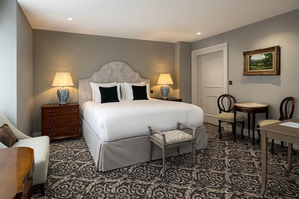 No. 30 Knightsbridge Room Type - Deluxe Double Room