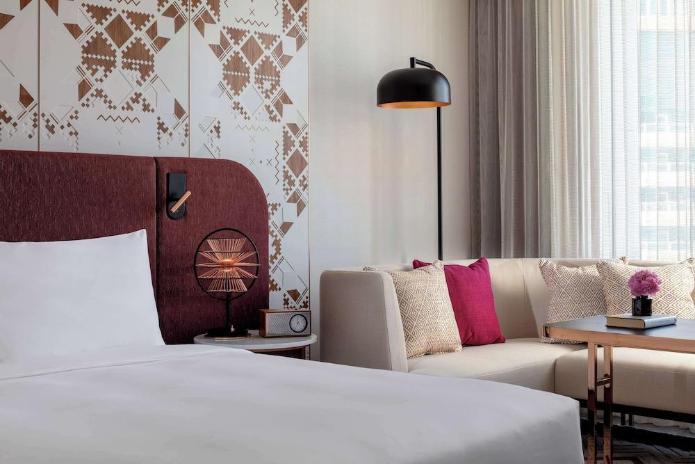 ANDAZ DOHA, BY HYATT Room Type - Room, 1 King Bed