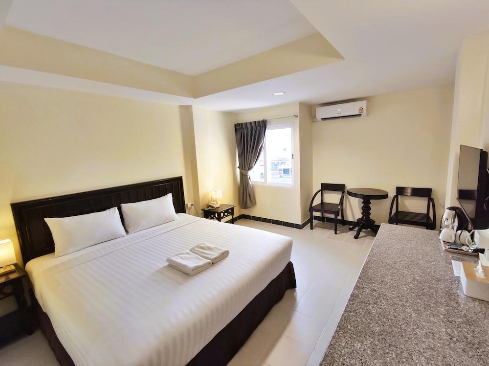 The ChanThong Hotel Pattaya - Tap to explore photos