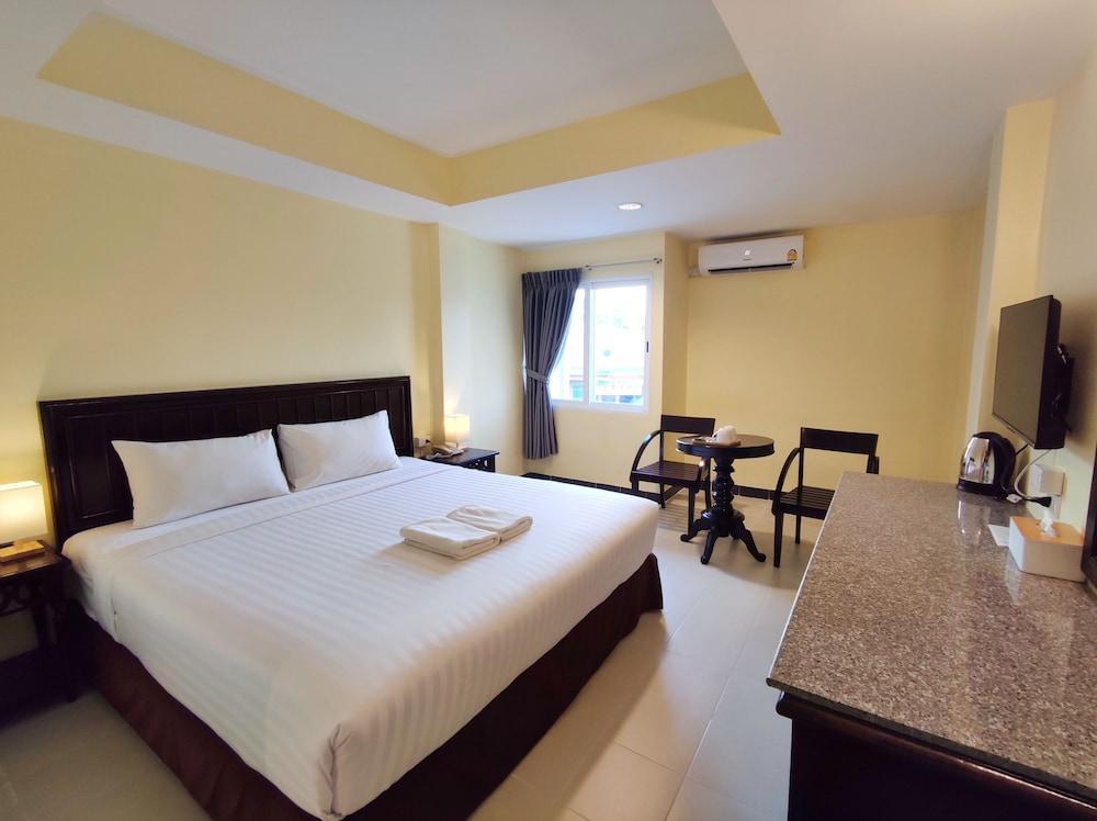 The ChanThong Hotel Pattaya Room Type - Standard Room, 1 King Bed, City View