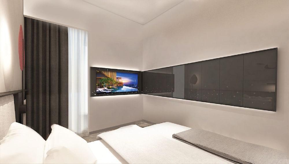 Sleeping Lion Suites Room Type - Junior Double Room, 1 King Bed